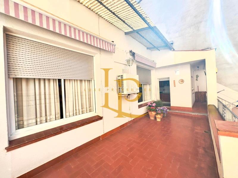 Foto ebf8ca0d-2087-4ce0-af3b-bc763450fef4. Semi detached house with heating parking in Ca n'Aurell Terrassa