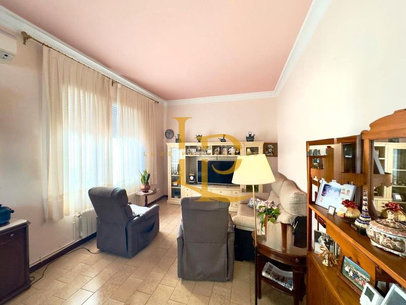 Foto f53d9715-11b0-41a8-94ad-55031e1a4b06. Semi detached house with heating parking in Ca n'Aurell Terrassa