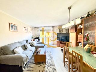 Pis a Carrer del topazi 45. Precioso piso muy luminoso con balcon y plaza de aparcamiento