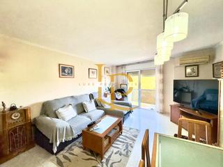 Pis a Carrer del topazi 45. Precioso piso muy luminoso con balcon y plaza de aparcamiento