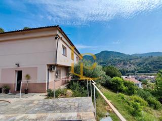 Chalet  Carrer josep maria de sagarra. Bonita casa independiente con tres habitaciones y con piscina en