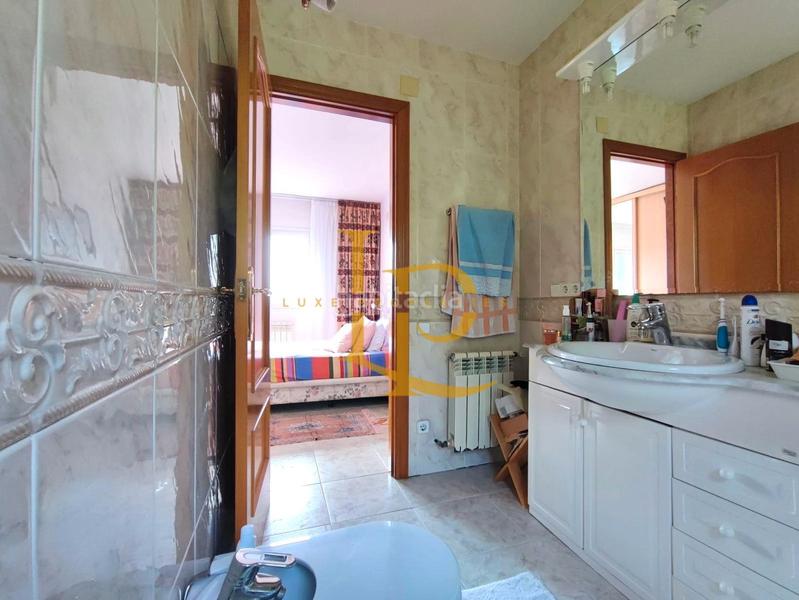 Foto 5be74200-dac0-479b-9185-3046de915c17. Xalet amb calefacció aparcament piscina a Can Vinyals Esparreguera