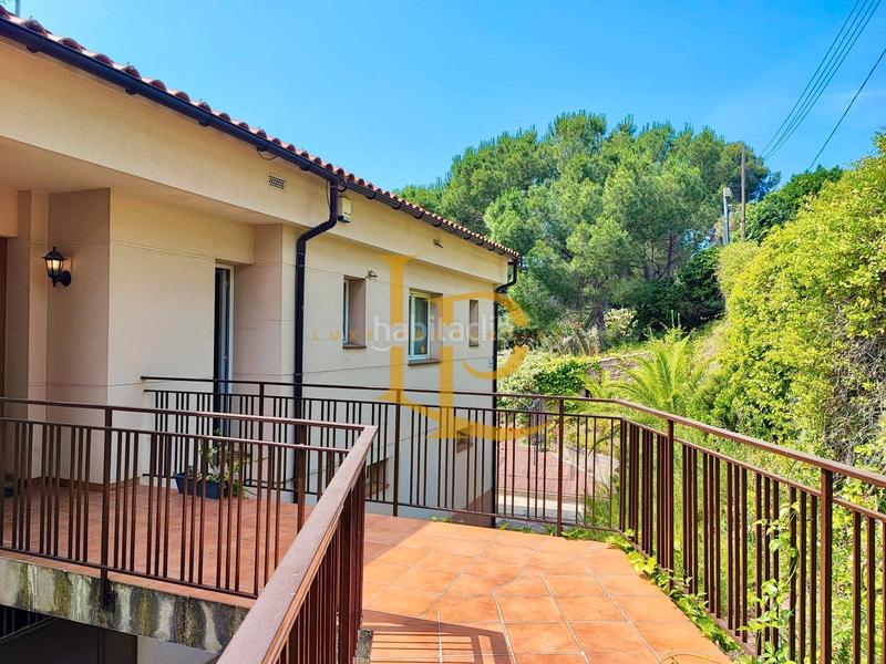 Foto ef8822e2-fafb-4272-acf1-29423b25b2c5. Xalet amb calefacció aparcament piscina a Can Vinyals Esparreguera