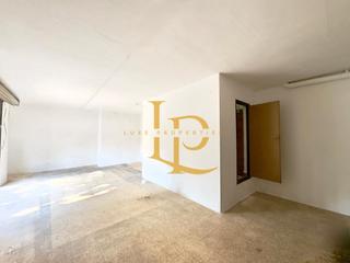 Geschäftsraum  Carrer del topazi. Local en venta con terraza con muchas posibilidades