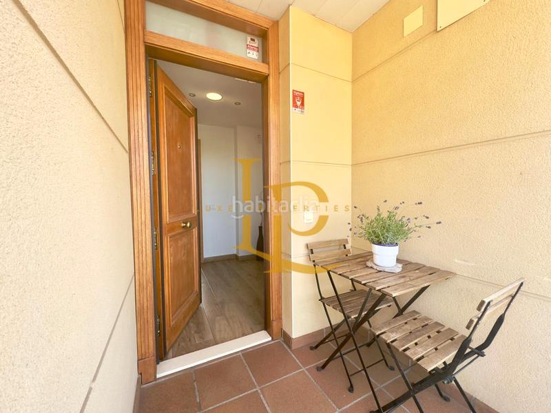 Foto 6584d050-340b-4595-b236-d046dcfe1e90. Dúplex espectacular ático dúplex con terrazas y dos plazas de garaje en venta en el nius con vistas directas al bosque de sant joan,. en Rubí