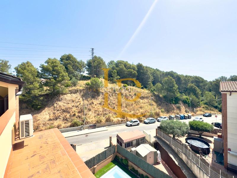 Foto 8a8e3c16-f2cb-46ef-8b4a-bca6cf000c43. Dúplex espectacular ático dúplex con terrazas y dos plazas de garaje en venta en el nius con vistas directas al bosque de sant joan,. en Rubí