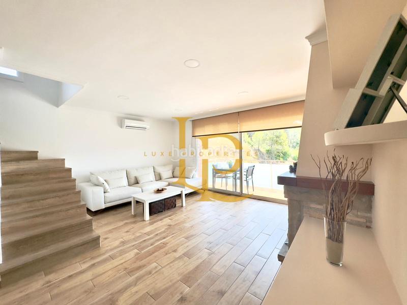Foto ac2c5ee6-ff4b-4434-8b39-c84f68ee36da. Dúplex espectacular ático dúplex con terrazas y dos plazas de garaje en venta en el nius con vistas directas al bosque de sant joan,. en Rubí