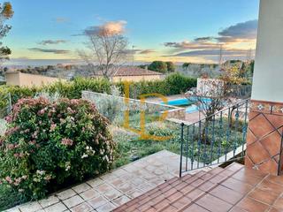 Casa a Villar de Cañas. Preciosa casa con piscina y 6000m2 de terreno rodeada de natural