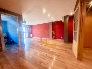 Appartamento  Carrer de serafí pitarra. En venta, precioso y amplio piso de tres habitaciones en mollet