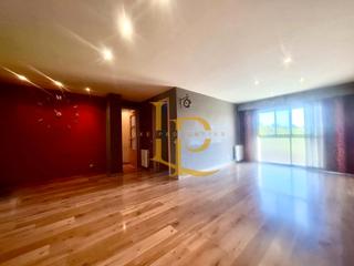 Appartement  Carrer de serafí pitarra. Precioso y luminoso piso de tres habitaciones con terraza y gara