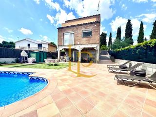 Haus in Els Avets-Can Serrafossà-Ximelis. Espectacular casa muy luminosa con piscina y jardín y unas vista