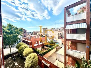 Pis a Mercat. Precioso piso de tres habitaciones con terraza