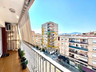 Pis  Passeig d'espronceda. Precioso piso de cuaro habitaciones con balcón, garaje y traster