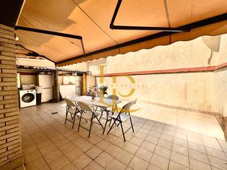Appartement  Carrer apel·les mestres. Oportunidad unica! piso de tres habitaciones con una terreaza de