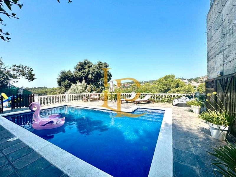 Foto b9356e0f-8392-4fa4-8927-d7e4290b537b. Casa en venta casa a cuatro vientos con espectaculares vistas y bonitos atardeceres en Rubí