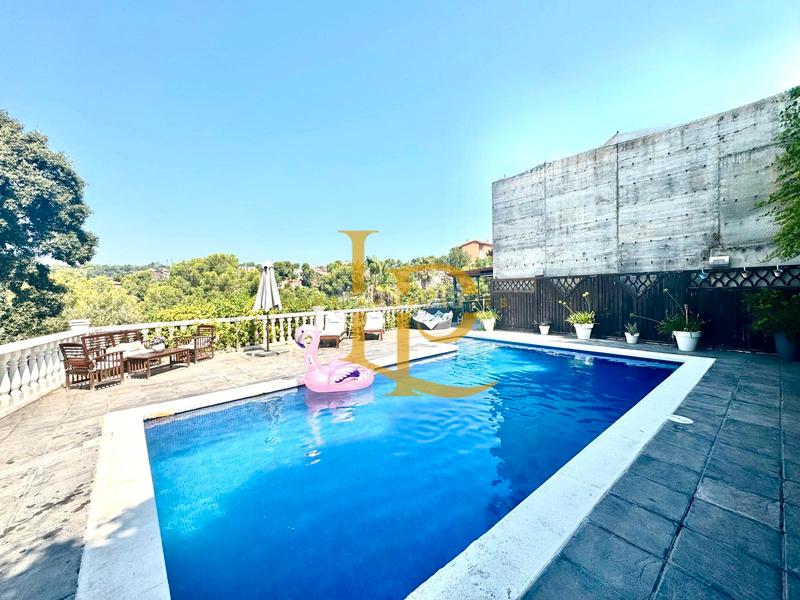 Foto f35befcb-df82-4daa-a398-8d141a139c56. Casa en venta casa a cuatro vientos con espectaculares vistas y bonitos atardeceres en Rubí