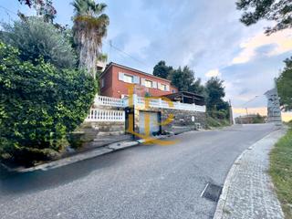 Casa en Castellnou-Can Mir-Can Solà. Preciosa casa a cuatro vientos con piscina y jardín