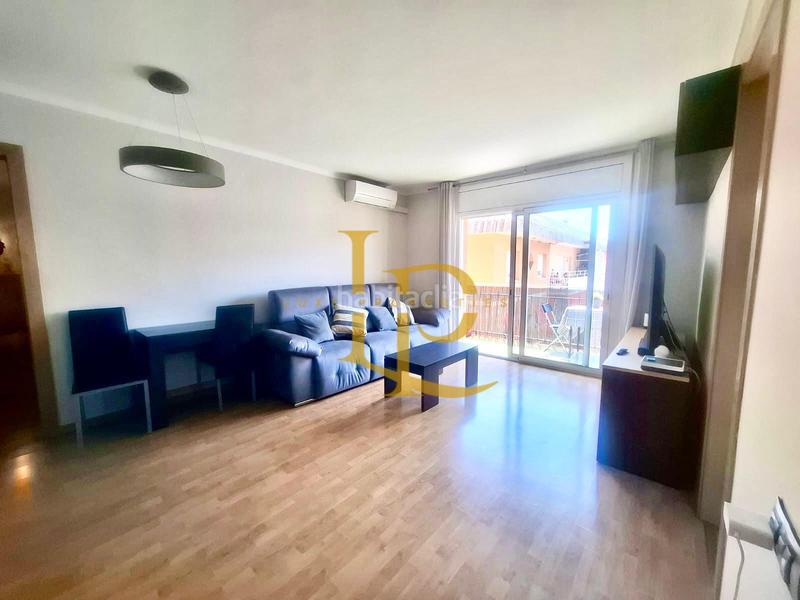 Foto 40285c8c-f4c0-49cb-b476-19f417d5eec1. Piso en venta precioso piso exterior de tres habitaciones con balcón en rubi en Rubí