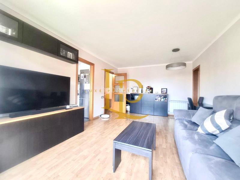 Foto 9f8fa39d-6798-4167-bac0-dfc89e1cd58a. Piso en venta precioso piso exterior de tres habitaciones con balcón en rubi en Rubí