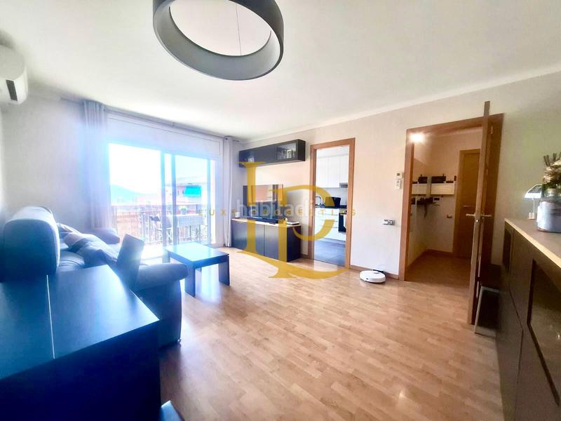 Foto e62bbb4b-68c8-4dd6-a7cd-f0bd8fa18740. Piso en venta precioso piso exterior de tres habitaciones con balcón en rubi en Rubí