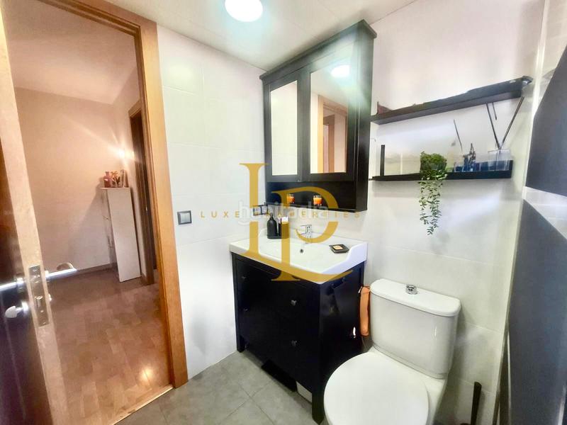 Foto f1972344-d429-4eb0-8d6e-e1705a2082cb. Piso en venta precioso piso exterior de tres habitaciones con balcón en rubi en Rubí