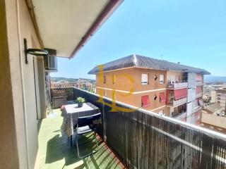 Piso  Carrer de santa fe. En venta precioso piso exterior de tres habitaciones con balcón