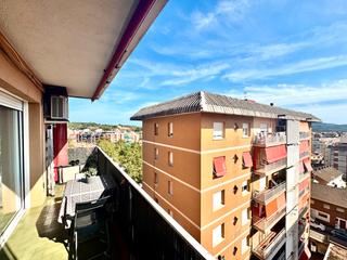 Appartement  Carrer de santa fe. En venta precioso piso exterior de tres habitaciones con balcón
