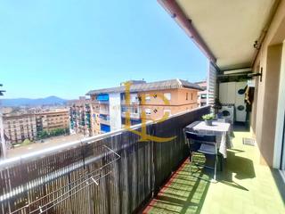 Pis  Carrer de santa fe. En venta precioso piso exterior de tres habitaciones con balcón