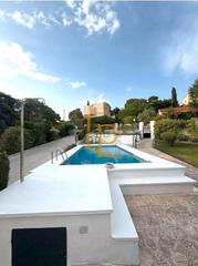 Chalet  Calle río jarama. Encantador chalet con terreno,  piscina, bbq y  bonitos jardines
