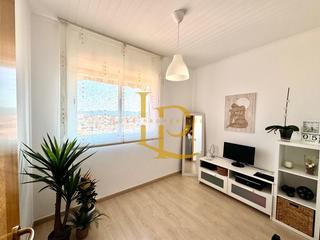 Appartement  Carrer de monturiol. Bonito piso exterior de tres habitaciones recien reformado a est