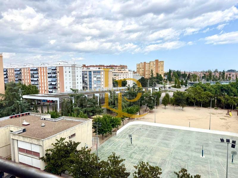 Foto 3f25d591-f5fa-4af4-884b-3d10303607e9. Piso bonito piso exterior de tres habitaciones recien reformado a estrenar y con terraza en Rubí