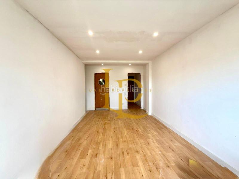Foto 9fb374f7-e882-488a-ae9c-261c798d95a4. Piso bonito piso exterior de tres habitaciones recien reformado a estrenar y con terraza en Rubí