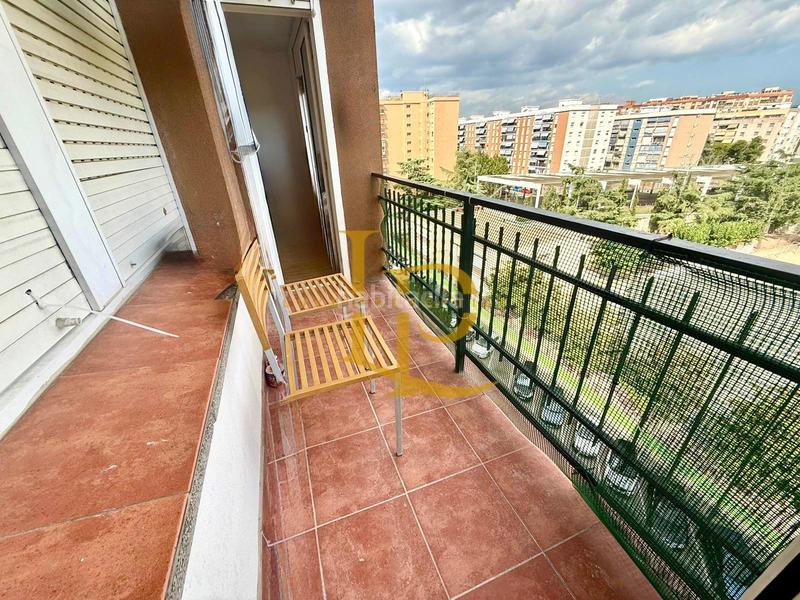 Foto d275df03-5ca2-442a-ae38-5560d23e141f. Piso bonito piso exterior de tres habitaciones recien reformado a estrenar y con terraza en Rubí
