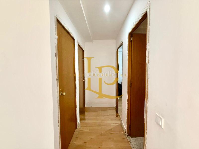 Foto e54118d9-a66b-4dbc-ad72-cd7e2ad91433. Piso bonito piso exterior de tres habitaciones recien reformado a estrenar y con terraza en Rubí