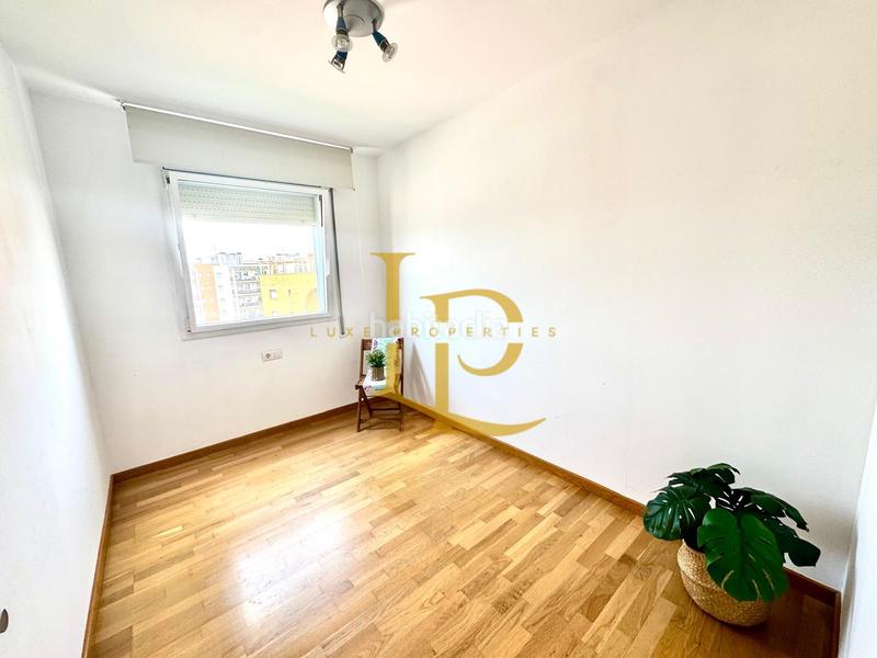Foto 552a52a4-c692-4907-b916-079282cb6ab9. Piso bonito piso exterior de tres habitaciones recien reformado a estrenar con terraza. en Rubí
