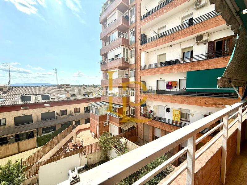 Foto a426fec2-a7c9-4ee9-b6e3-63a754efb9e2. Piso bonito piso exterior de tres habitaciones recien reformado a estrenar con terraza. en Rubí