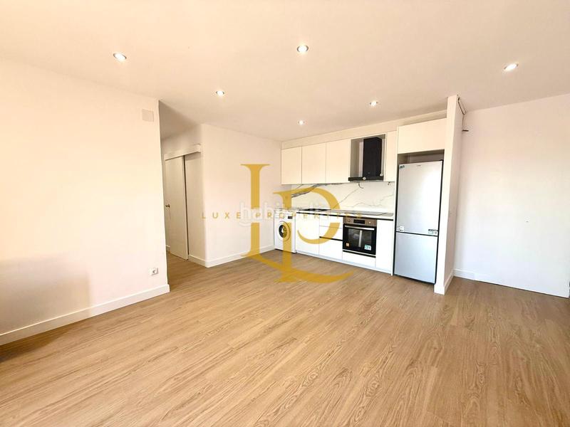 Foto a63edbdc-c845-497e-b806-d3fbe469d85a. Piso bonito piso exterior de tres habitaciones recien reformado a estrenar con terraza. en Rubí