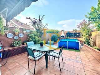 Maison jumelée  Carrer d'antoni sedó. Casa adosada de 4 habitaciones con amplias terrazas, piscina y j