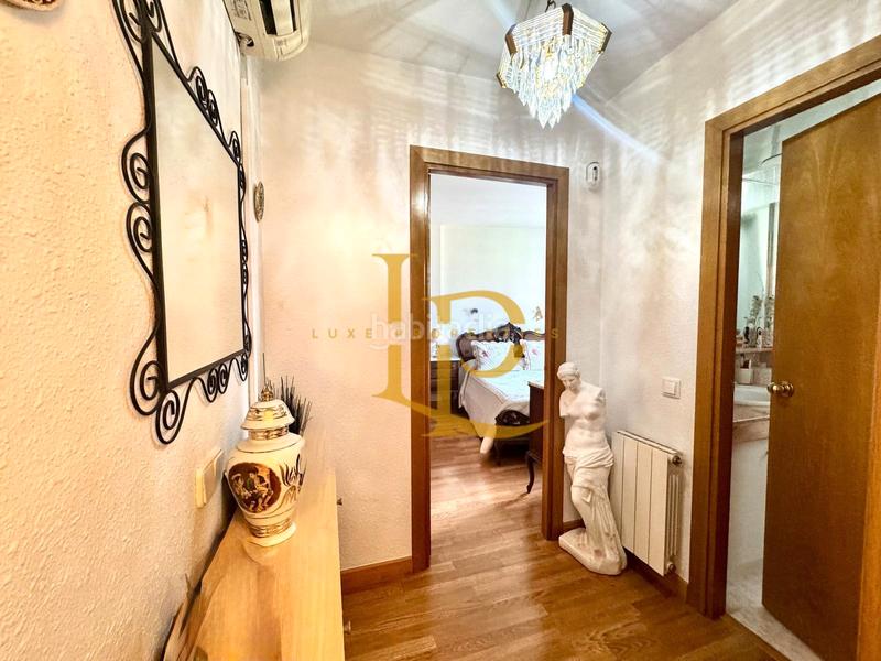 Foto a485c959-a39c-4791-942c-58a4fc161be0. Casa adosada  de 4 habitaciones con amplias terrazas, piscina y jardin en Rubí