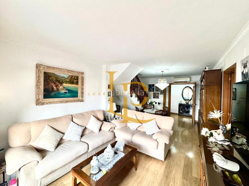 Foto d430d3c2-be27-450e-a4ad-4d72ebd405b3. Casa adosada  de 4 habitaciones con amplias terrazas, piscina y jardin en Rubí
