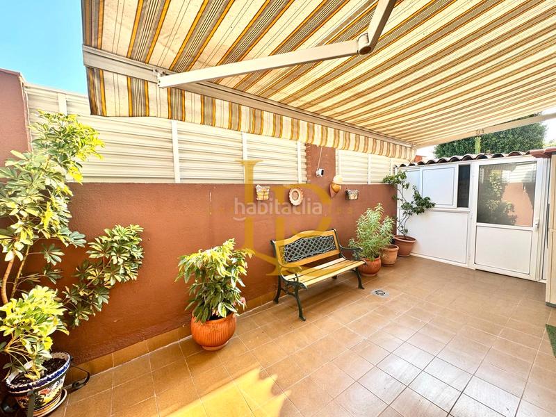 Foto ff912566-0a22-45ae-9cd2-46e0c6b90590. Casa adosada  de 4 habitaciones con amplias terrazas, piscina y jardin en Rubí