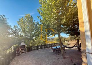 Chalet à Casar (El). Precioso chalet independiente reformado y listo para entrar a vi