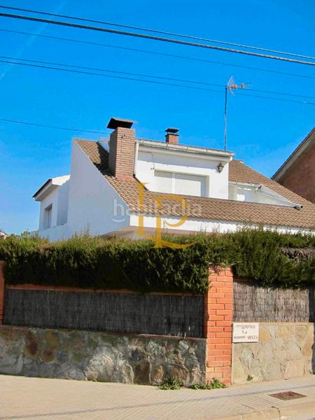Foto 054f8250-5e24-416c-9f8e-82d24096a09d. Casa adosada precioso chalet adosado con jardin y piscina privada en Rubí