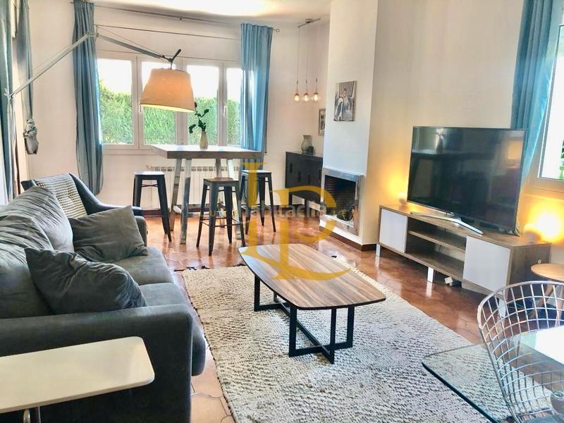 Foto 3d8d3f07-2e09-477f-93dc-a0d877376f5f. Casa adosada precioso chalet adosado con jardin y piscina privada en Rubí