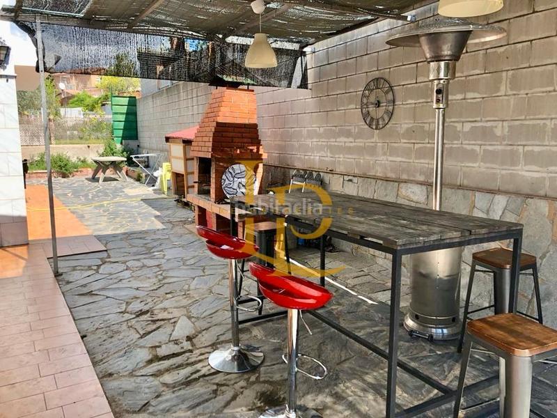 Foto 4db4f593-c08f-4681-a246-461ae4eec0cf. Casa adosada precioso chalet adosado con jardin y piscina privada en Rubí