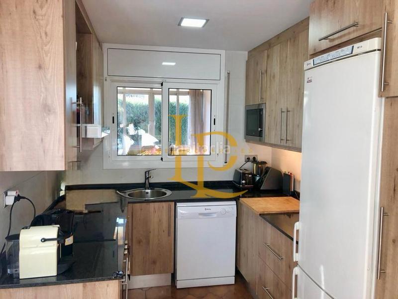 Foto 6409e164-b0a2-42ea-b9a3-6755f8c842b3. Casa adosada precioso chalet adosado con jardin y piscina privada en Rubí
