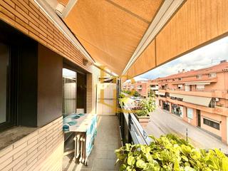 Dúplex  Avinguda de l'estatut. Luminoso dúplex de tres habitaciones, dos baños completos y dos