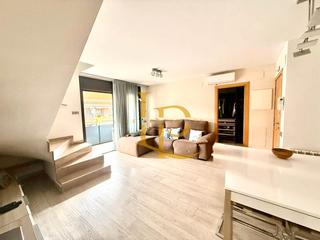 Dúplex  Avinguda de l'estatut. Precioso dúplex de tres habitaciones con terraza y dos plazas de