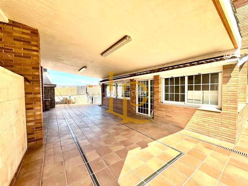 Foto 025c9d64-4c35-483a-aed2-1518872d25ac. Casa amb calefacció aparcament piscina a Els Avets-Can Serrafossà-Ximelis Rubí