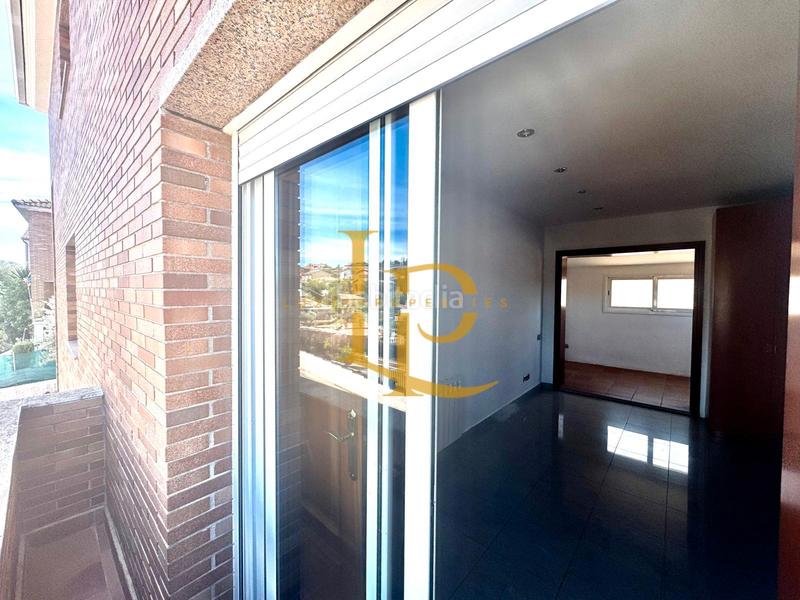 Foto 2f9f7c16-bc17-403e-a923-3cee57e5f2ec. Casa amb calefacció aparcament piscina a Els Avets-Can Serrafossà-Ximelis Rubí